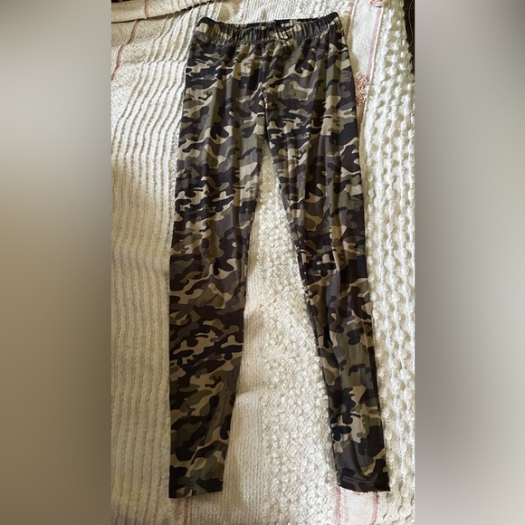 Camo Aeropostale Leggings Size M Medium - Picture 1 of 2